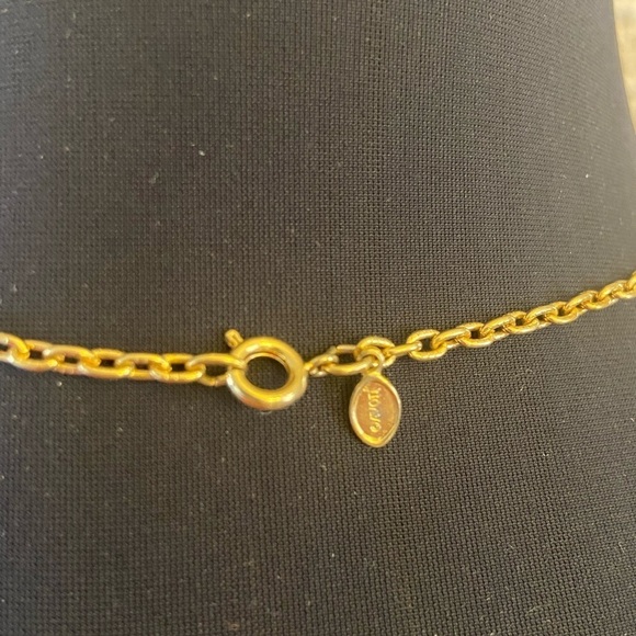 Vintage Avon Juliet Cross Pendant Necklace - Picture 9 of 10